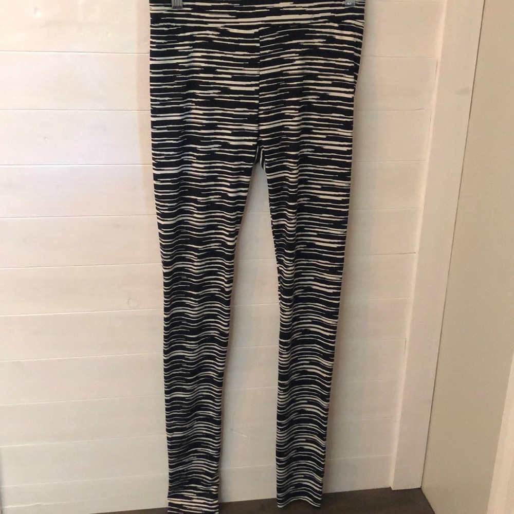 H&M black and white printed leggings